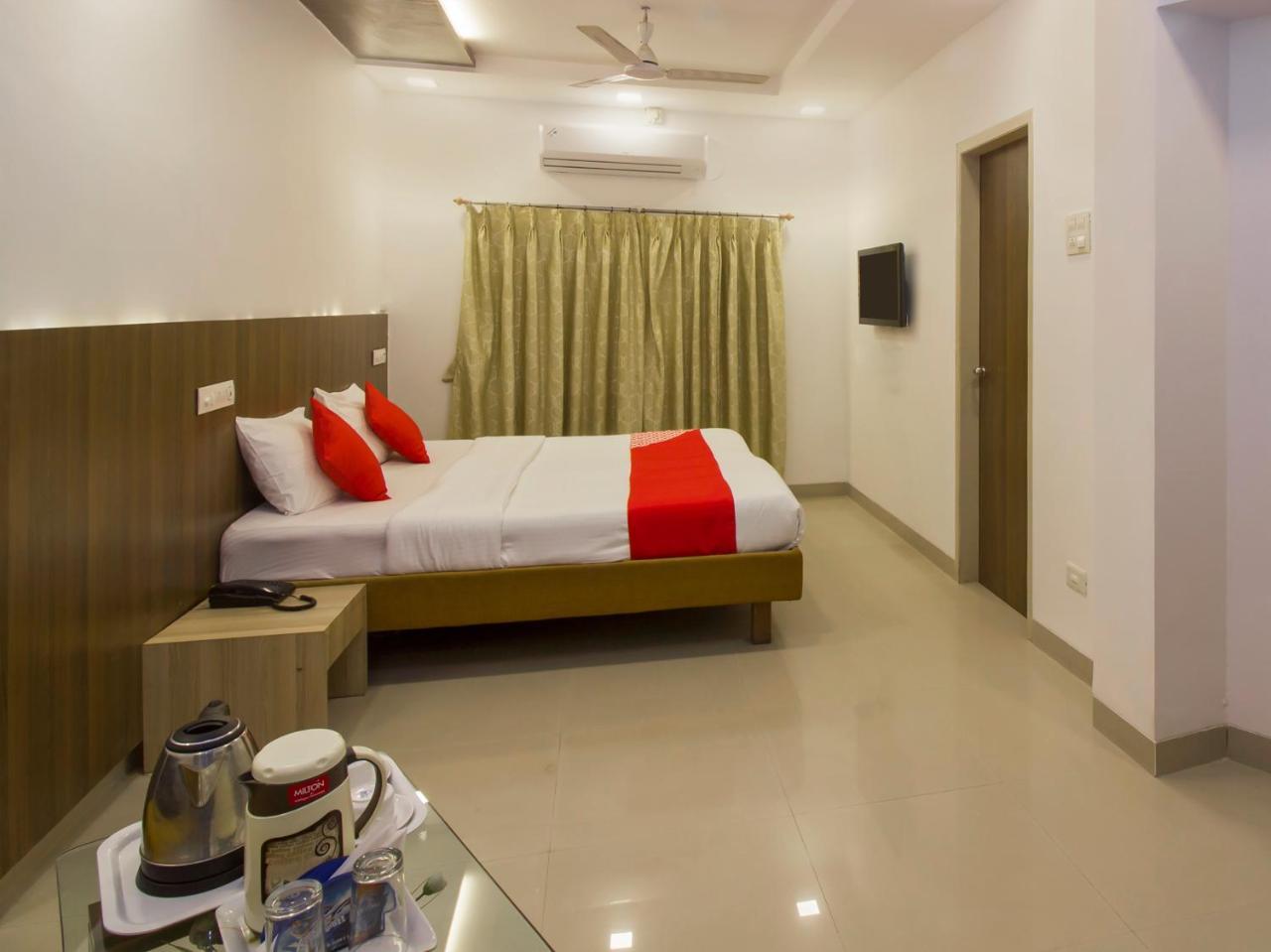 Oyo Flagship 19825 Hotel Panchratna Panvel Eksteriør bilde