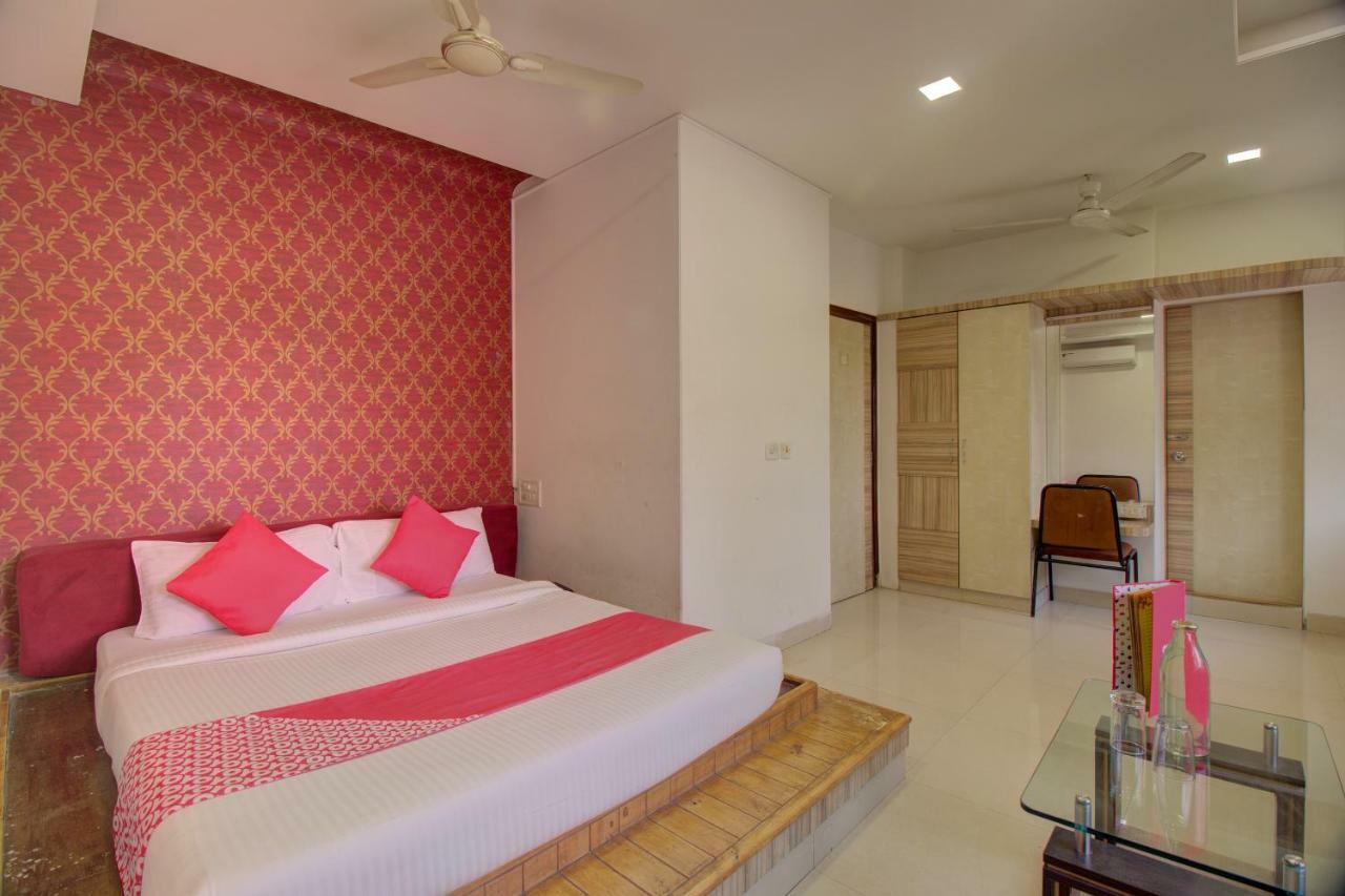 Oyo Flagship 19825 Hotel Panchratna Panvel Eksteriør bilde