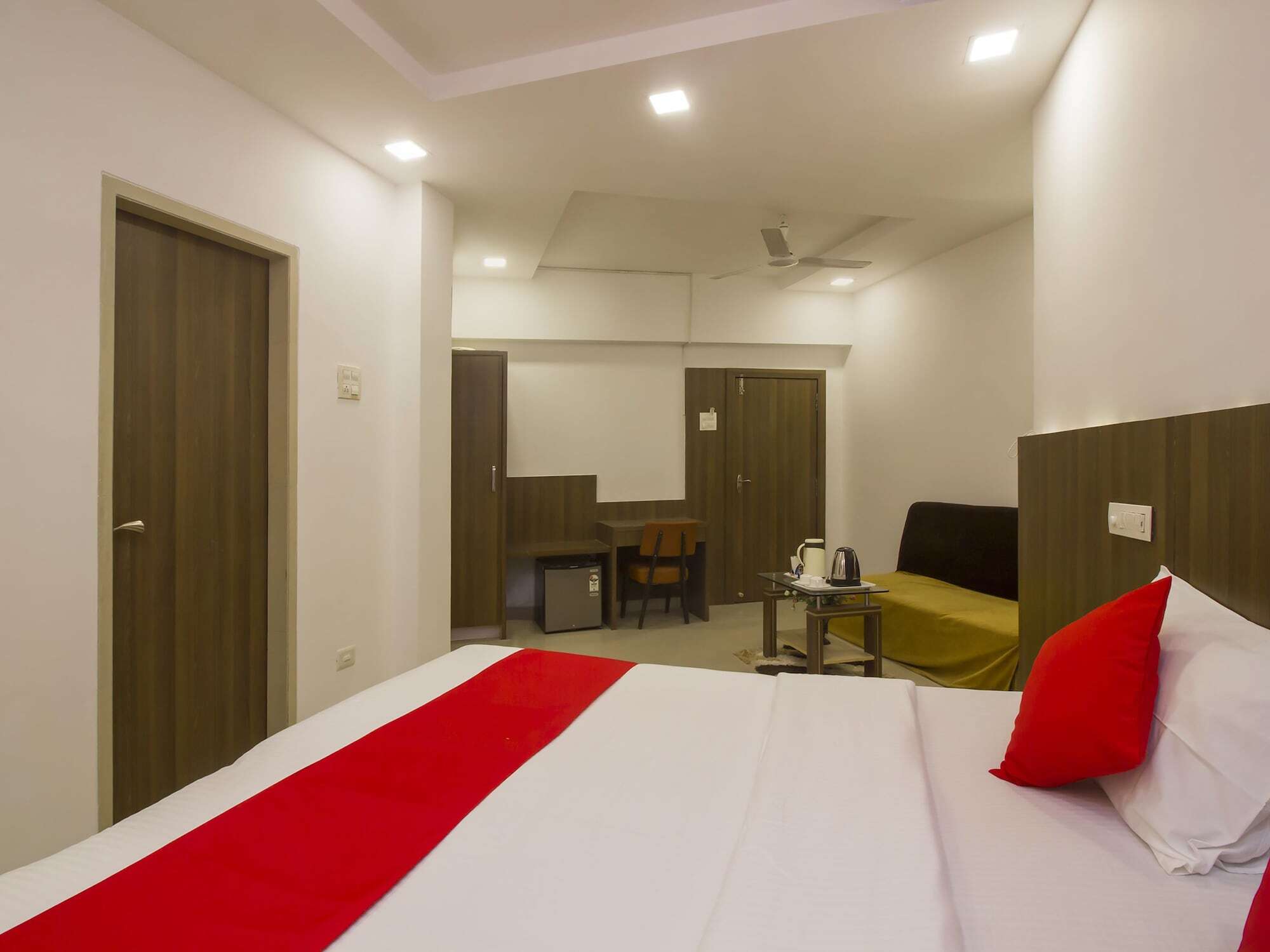 Oyo Flagship 19825 Hotel Panchratna Panvel Eksteriør bilde